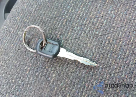 2001 Chevrolet Silverado 1500 из США, поврежденный, VIN 1GCEC14WX1Z134240